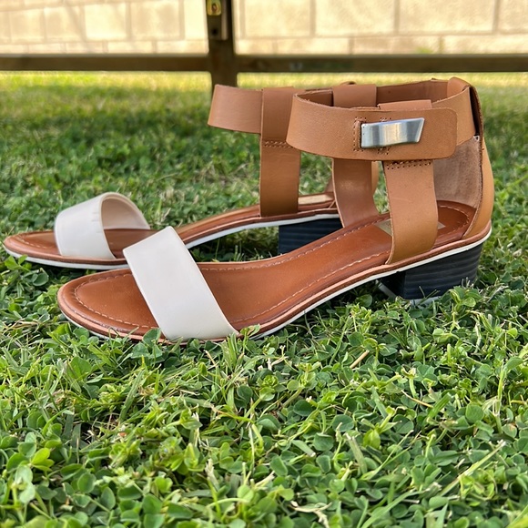 DOLCE VITA Two-Toned White Brown Leather Sandals - US 7 - Picture 3 of 15